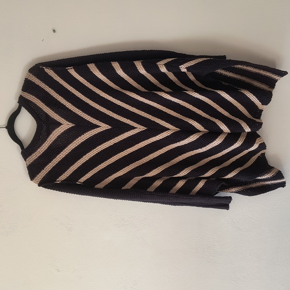 Sweater - Picture 4 of 5